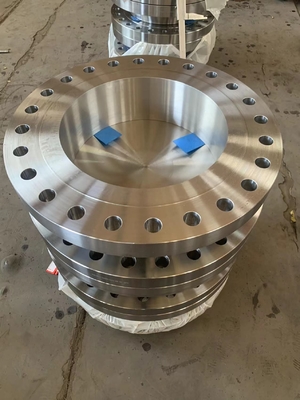 O pescoço forjado da soldadura de aço carbono flangeia normalizando a grão fina ASME B16.5