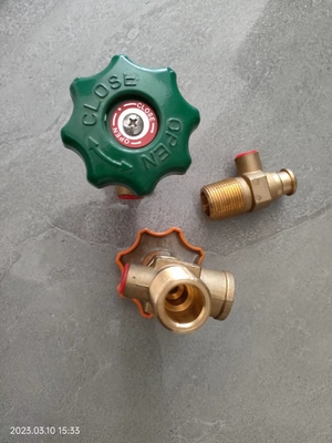 Válvula de fecho automático de bronze do LPG para reencher o cilindro de gás do LPG